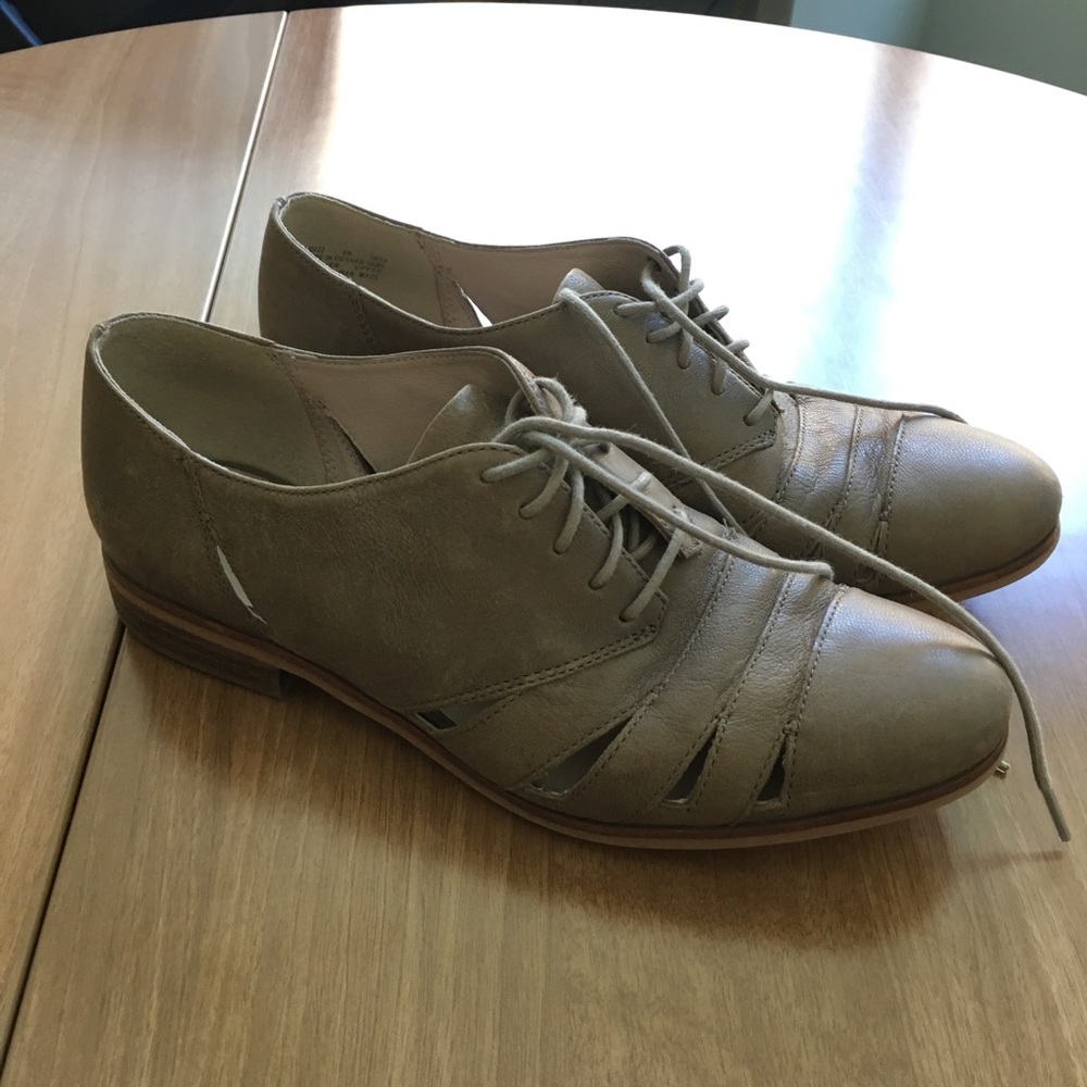 Clark’s oxford lace ups